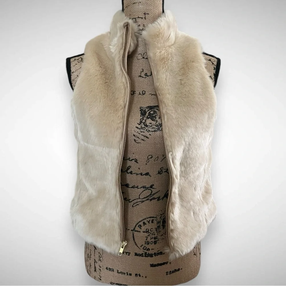 LANDS’‎ END Girls Faux Fur Beige Full Zip Vest Medium | NWT